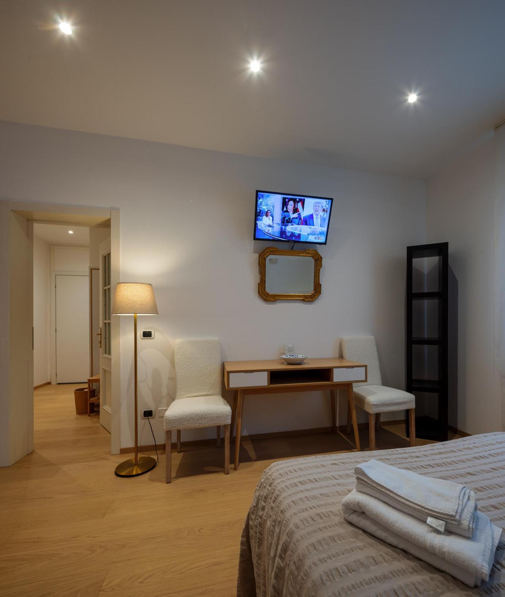 Interno 711 Hotel Udine Buitenkant foto